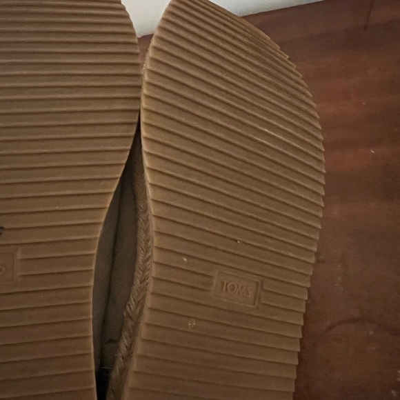 Tom’s Gray Suede Slip-On Shoes size 7.5 - Picture 6 of 7